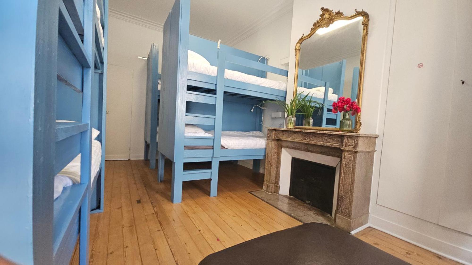Bed In 6-Bed Mixed Dormitory Le Jardin Cafe Bordéus Exterior foto