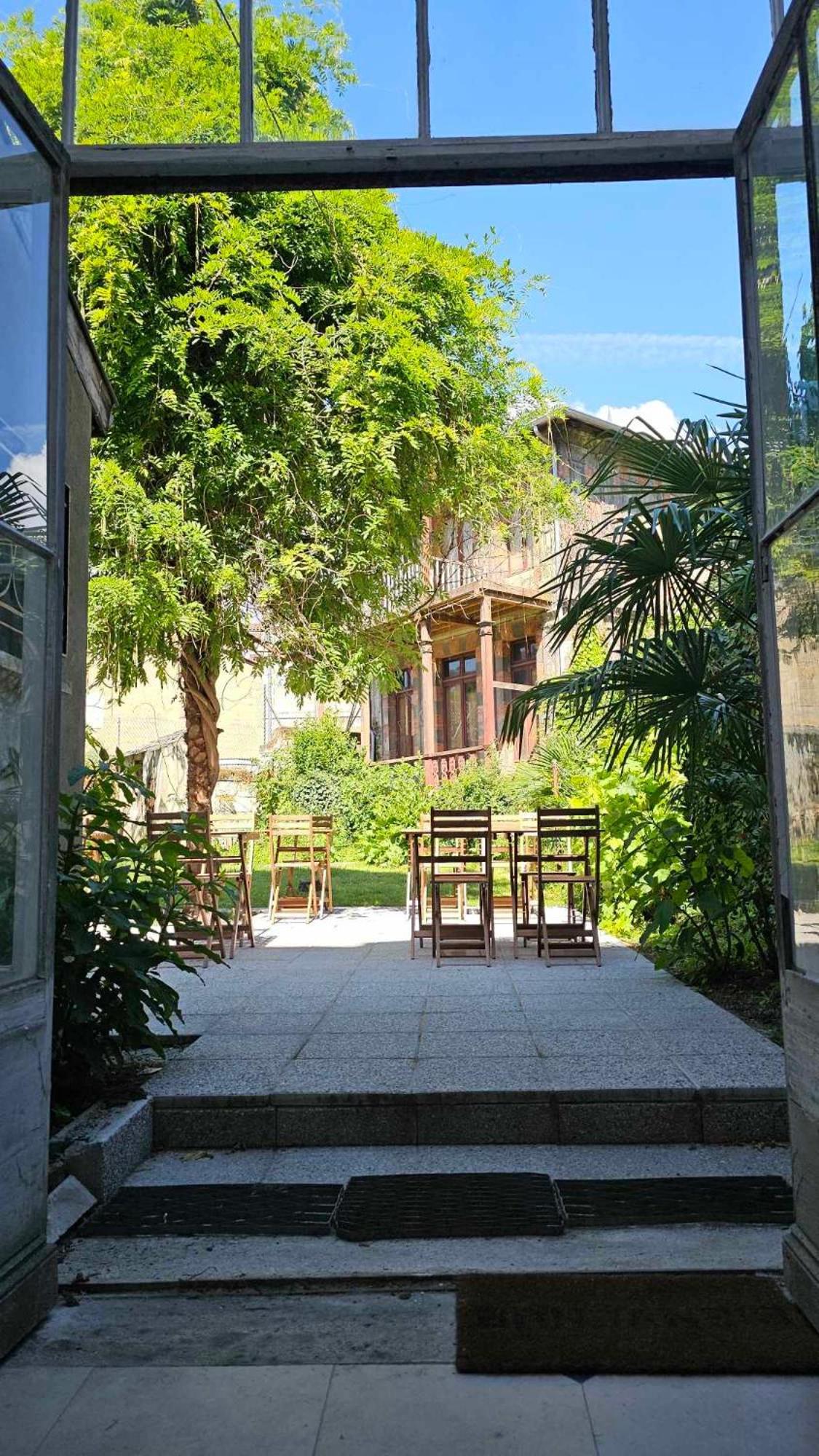 Bed In 6-Bed Mixed Dormitory Le Jardin Cafe Bordéus Exterior foto